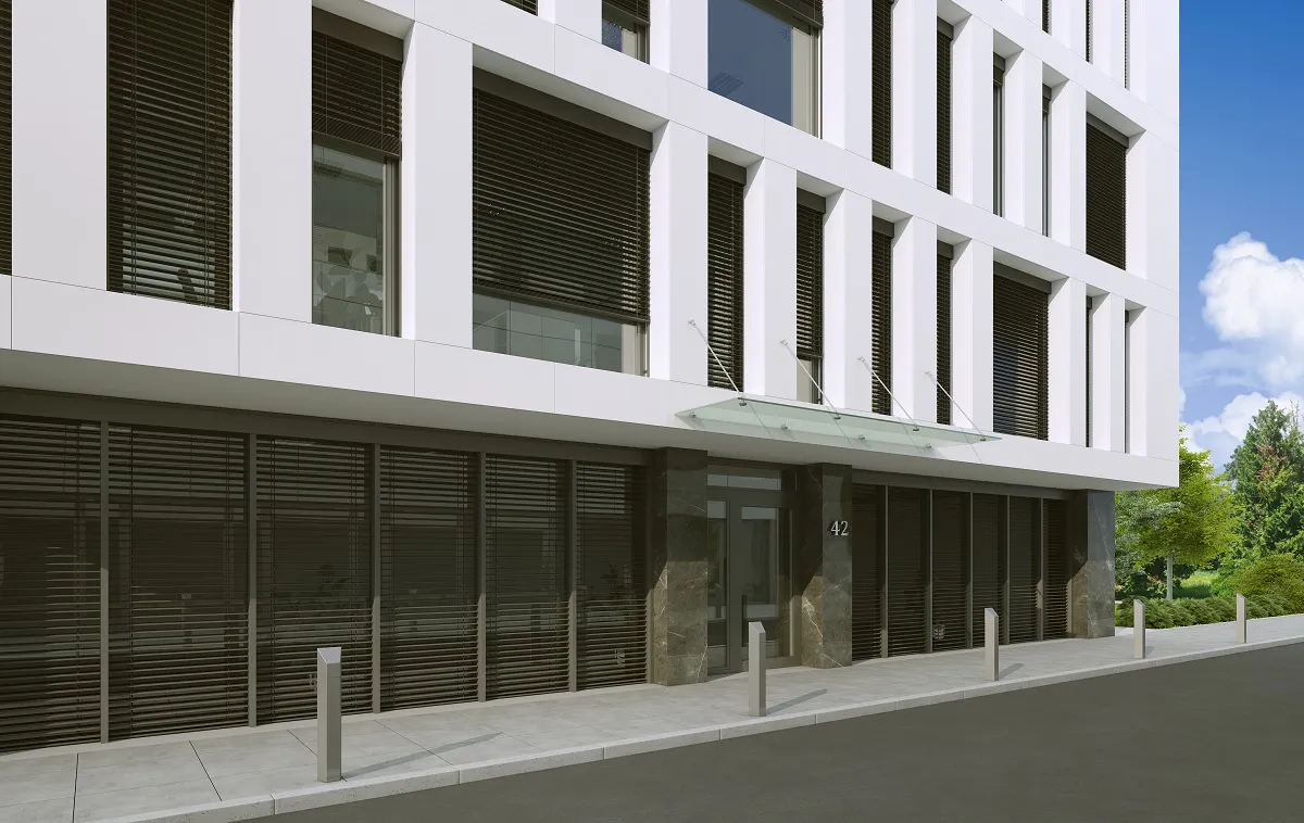 Fasada z dużymi aluminiowymi oknami i drzwiami wejściowymi